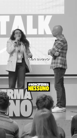 🎒 Sabrina, studentessa fuori sede all' @unisiena , ci ha raccontato cosa vuol dire sentirsi soli e poi scoprire che quella solitudine può diventare forza. ✨

Ha superato i suoi limiti, ha imparato ad amarsi. 

E oggi lo dice forte: "Ce l’ho fatta."

Non è stato facile ma è possibile e puoi farcela anche tu. 💛

#noncifermanessuno #università #studentifuorisede #solitudine #forza #crescita #autostima #viverelestorie #giovani #studentlife #siena #ispirazione