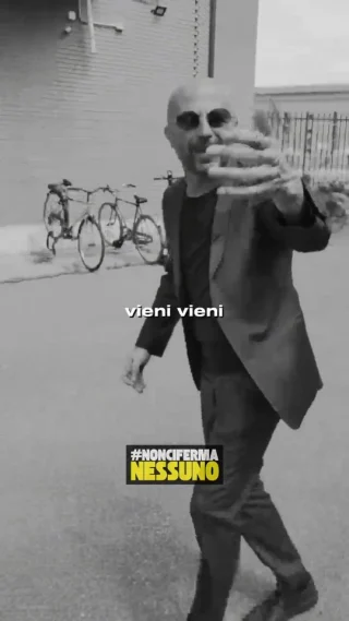 🎓 Due giorni all’Università di Ferrara con il percorso 'Scelgo ConsapevolMente'.
Abbiamo parlato di paure, sconfitte, errori.
Ma soprattutto di come affrontarli. 💥

Perché un insuccesso non è la fine ma un’occasione per imparare.
💛 Siete tutti piccoli eroi: non mollate, non abbiate paura di scegliere, cambiare, ammettere un errore.

Ferrara, è stato bellissimo. Grazie!

#noncifermanessuno #sceltaconsapevole #universitàferrara #studenti #giovani #coraggio #ferrara  #nessunoèsolo#motivazione