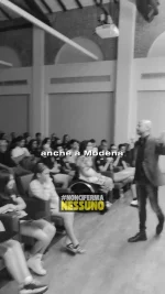 🎤 Motivazione, sport e vita vera.
A Modena, il 3 giugno, siamo stati ospiti di una conferenza speciale promossa da BCC Emilbanca e dal Circolo Sportivo della Guardia di Finanza.

💬 �“Non smettete mai di sorridere. Sorriso chiama sorriso.” Dice Luca Abete ai ragazzi presenti e non dimentichiamolo mai!!

#noncifermanessuno #motivazione #modena #sport #consapevolezza #lucaaabete #inspiration #condivisione #felicità #sorridi #giovani #eventi2025 #circolosportivo #bccemilbanca