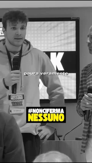“Sentirsi a casa non significa necessariamente essere a casa.”
Parola di Federico, studente dell’Università G. D’Annunzio di Pescara. 🏡💬

Nel suo viaggio lontano da casa ha capito una cosa fondamentale:
 non siamo mai davvero soli, perché finché siamo con noi stessi, abbiamo già un alleato potente.

A volte basta cambiare prospettiva per sentirsi al posto giusto.
La forza non viene sempre dagli altri, ma anche dalla consapevolezza di chi sei, anche nei momenti più incerti.

🎯 Tu sei la tua casa, ovunque tu sia.
Abbi cura di te, parlati con gentilezza e cammina fiero.
La solitudine non è vuoto… può essere anche spazio per scoprirti davvero.

💬 E tu? Quando ti sei sentito “a casa” per la prima volta, anche lontano da casa?

#noncifermanessuno #studentilife #pescara #università #solitudine #forzainteriore #sentirsiaCasa #viaggiodentro #giovaniitalia #community #autenticità #gentedivalore #resilienza #selflove #motivazione #riflessioni #crescitapersonale