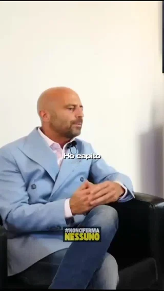 🗣️ “Il problema non sono i cervelli in fuga, ma i cervelli in gabbia.
Per questo non vogliamo dare lezioni di vita ai ragazzi, ma offrire loro qualcosa di più prezioso: ascolto.”
– Luca Abete, intervistato da Italia Report USA, a cura di Enza Michienzi.

🎯 I valori della nostra campagna sociale #NonCiFermaNessuno continuano a fare il giro del mondo, conquistando anche l’attenzione della stampa americana.

🌍 La prestigiosa testata con sede in Florida ha voluto approfondire il senso e la missione del nostro progetto, raccontando a un pubblico internazionale l’energia, la speranza e il coraggio che portiamo nelle università italiane da 11 edizioni.

📲 L’intervista completa è al link nelle storie.
Scopri come un messaggio nato tra i giovani italiani sta parlando al cuore del mondo.

#noncifermanessuno #lucaaabete #italiareportusa #giovani #ascolto #campagnasociale #studenti #valori #resilienza #motivazione #cervellisingabbia #intervista
