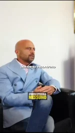 🎙️ “Abbiamo incontrato ragazzi di diverse nazionalità e le testimonianze che vengono fuori sono molto simili tra peso delle aspettative e pressione sociale.”
— Luca Abete, per Reporter Italia USA 🇺🇸

Ogni giovane porta con sé una storia.
Tra paure, sogni, aspettative... ci si può sentire soli.
Ma non lo siamo davvero.

🎧 Un’intervista che parla di coraggio, ascolto e condivisione.
🔗 Link nelle storie!

💌 Hai qualcosa da raccontare?
Noi siamo qui per ascoltarti.

#noncifermanessuno #lucabete #reporteritaliausa #intervistagiovani #storievere #ascoltoattivo #pressionesociale #aspettativegiovani #giovaniitaliani #studentiitaliani #raccontailatuastoria #voceaigiovani #coraggio #emozioni #resilienzagiovanile #testimonianzavera #inclusioneattiva